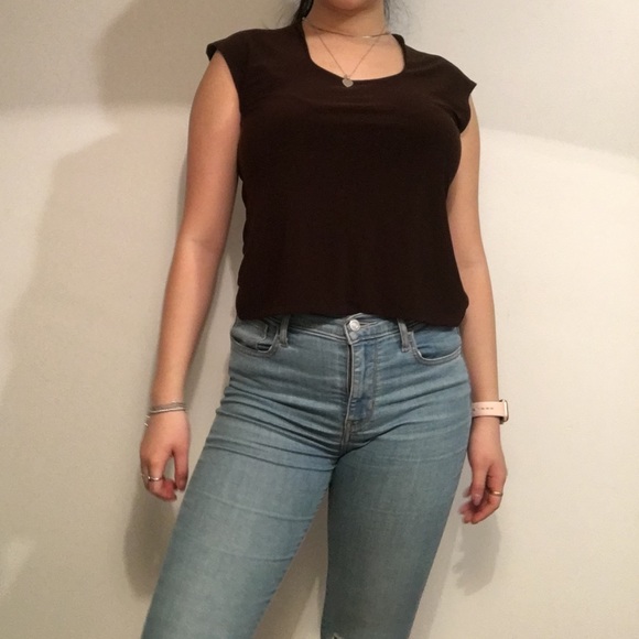 Laura Cropped Sleeveless Top - Picture 2 of 6